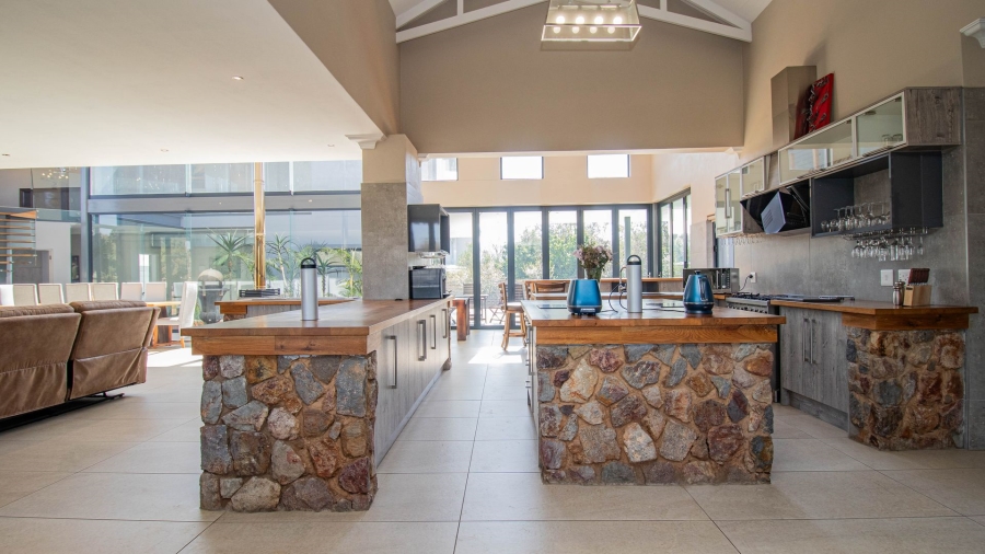 5 Bedroom Property for Sale in The Coves North West